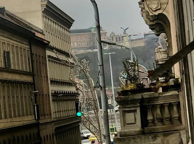 Ja 12 * Budapesta